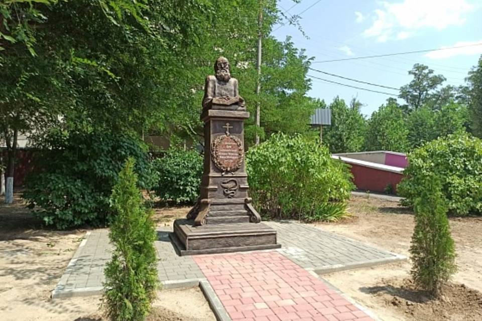 Памятник покровителю медиков появился в Волжском