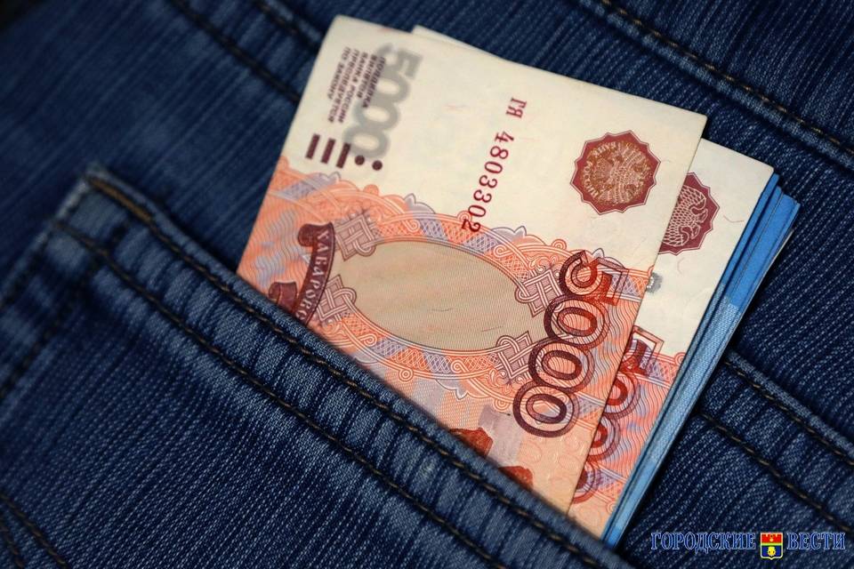 В Волгограде двух участковых полиции осудили за взятку в 15 тысяч рублей