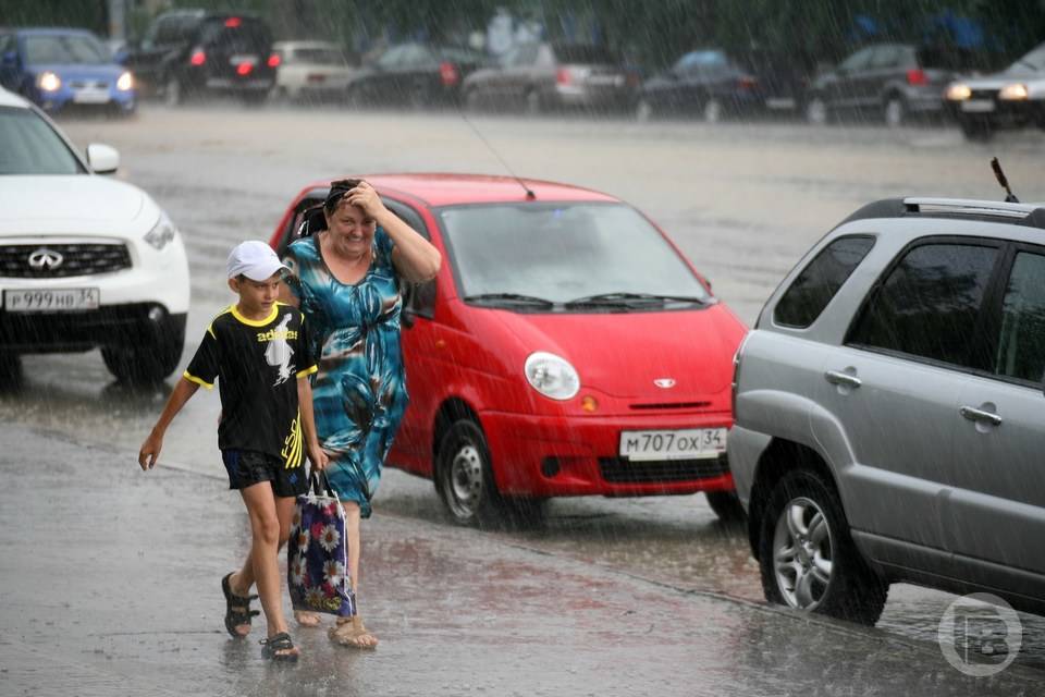 Грозы, дожди и град при +38 °С надвигаются на Волгоградскую область