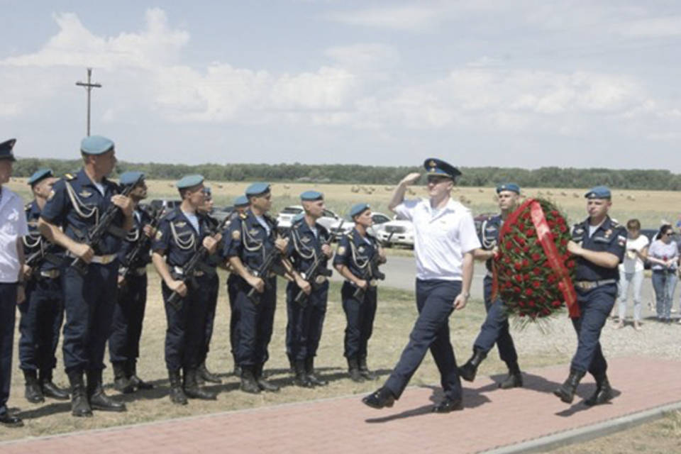 В Волгоградской области появился памятник десантникам