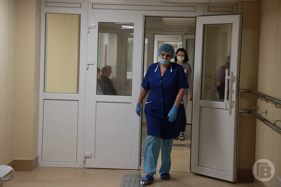 В Волгограде пациент выпал из окна больницы