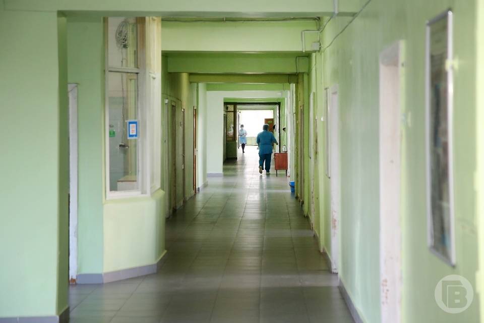 В Волгограде проверяют выписку из больницы ветерана ВОВ с открытым швом