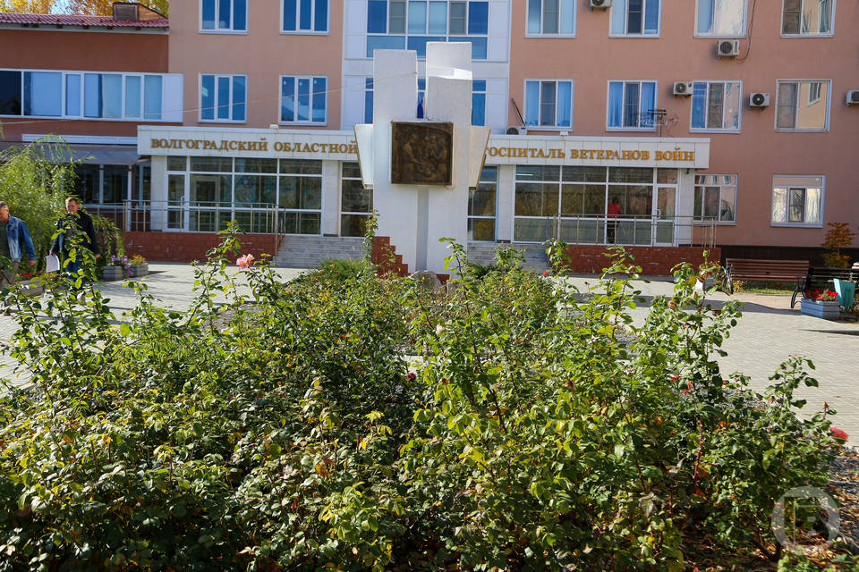 В Волгограде стали известны подробности о выпавшем из окна госпиталя пациенте