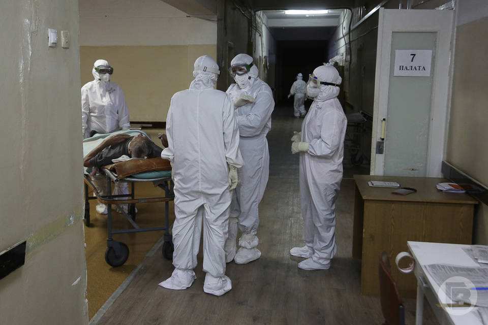 Восемь мужчин и семь женщин скончались от коронавируса в Волгоградской области