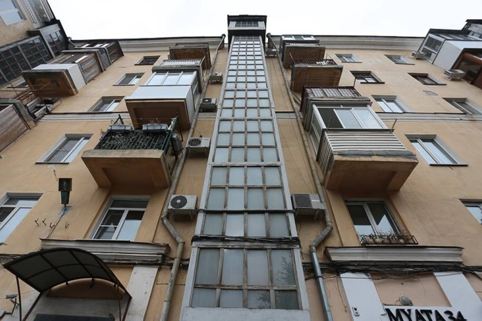 Свыше 360 лифтов меняют прямо сейчас в домах Волгограда