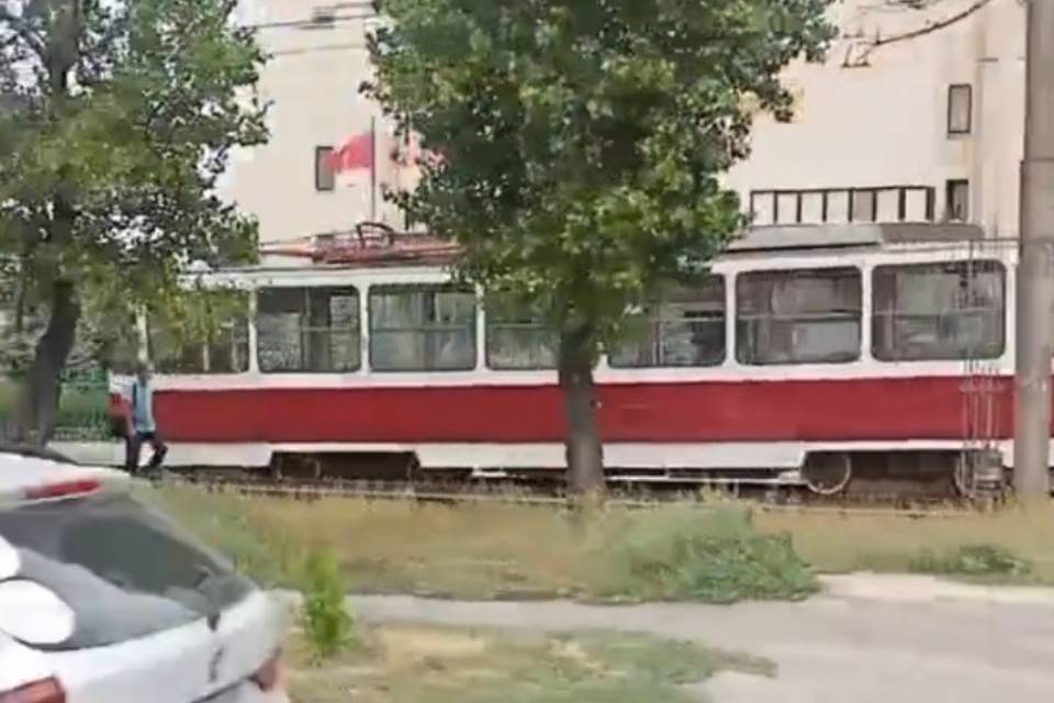 В Волгограде с рельсов сошел вагон трамвая