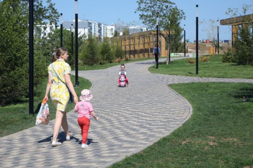 В Черкасовском сквере Волгограда появились новые тротуары