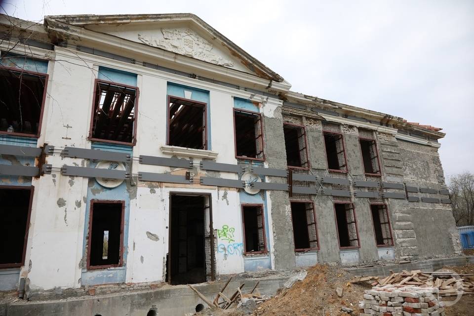 В Волгограде здание бывшей школы № 36 отремонтирует новый подрядчик