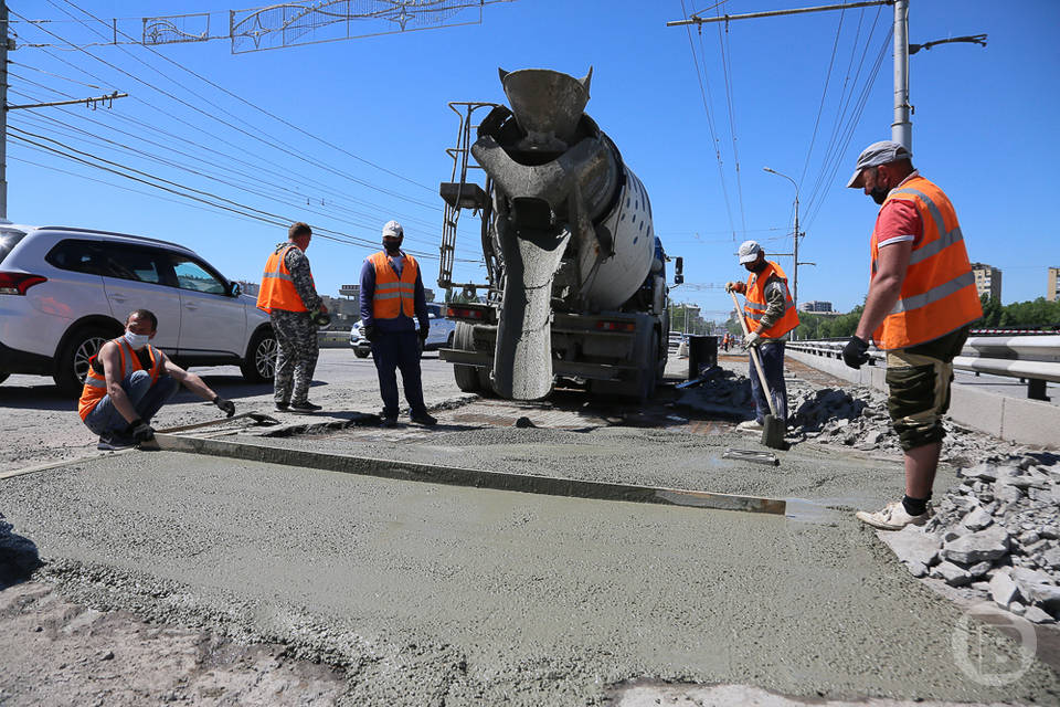 В Волгоградской области от плана выполнили половину работ по ремонту дорог