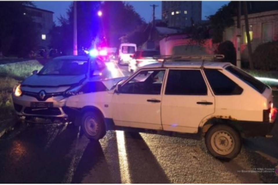 В Волгограде по вине пьяного водителя пострадали мужчина и ребёнок