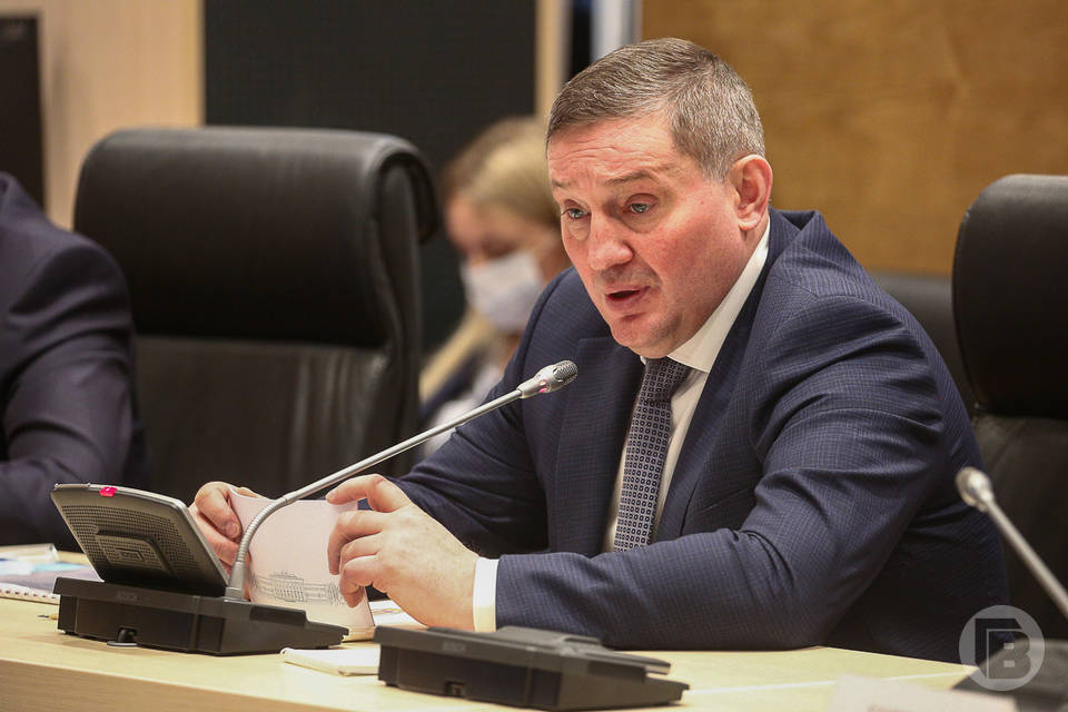 Волгоградский губернатор собрал клинический совет по ситуации с ковидом