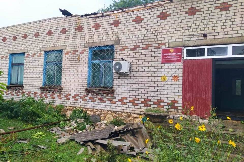Сильный ураган снес крыши в нескольких селах Волгоградской области