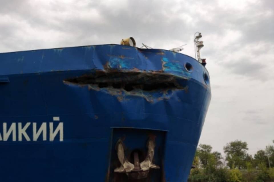 На Волго-Донском канале притёрлись бортами два судна
