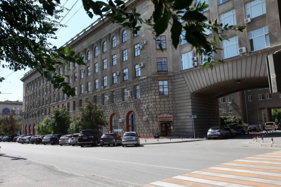 С фасада Волгоградского медуниверситета снимут «некультурные» сплит-системы