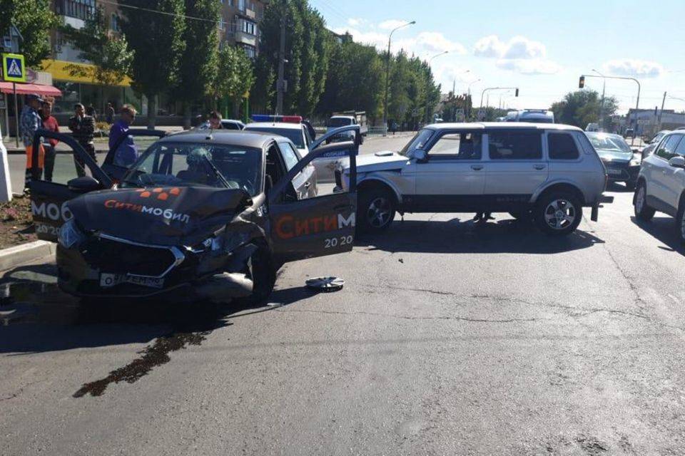 В Волгоградской области 22-летняя пассажирка такси пострадала в ДТП