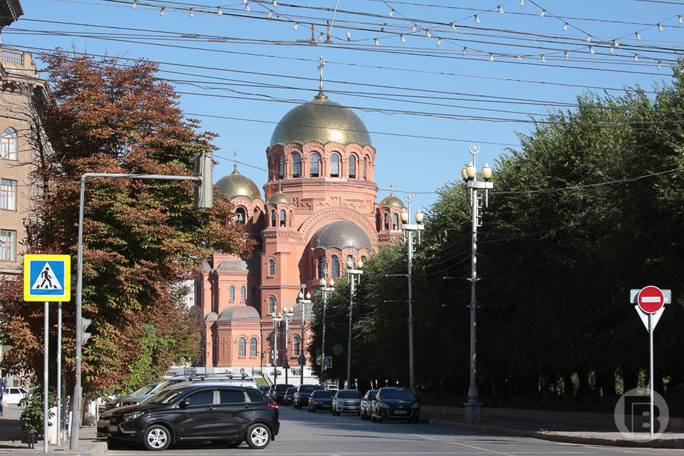 Освящение собора Александра Невского в Волгограде можно будет увидеть на уличных экранах