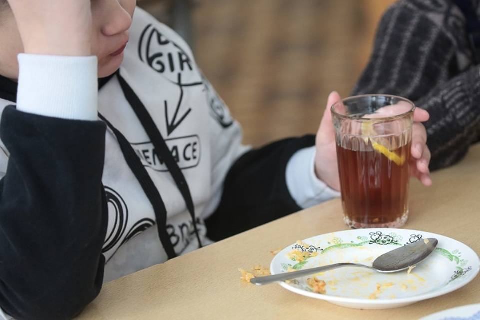 Волгоградским детям разрешили приносить домашнюю еду в школу