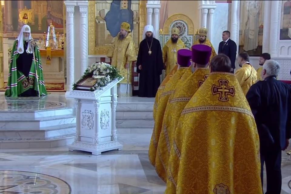 Путин поздравил волгоградцев с возрождением собора Александра Невского