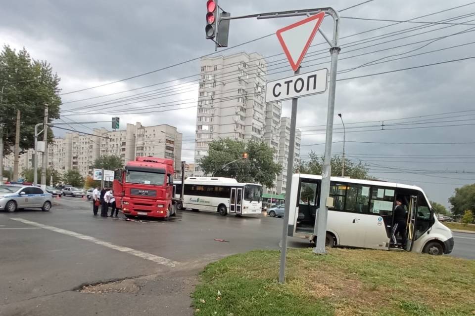 В Волгограде организовали проверку по факту аварии с 2 пострадавшими
