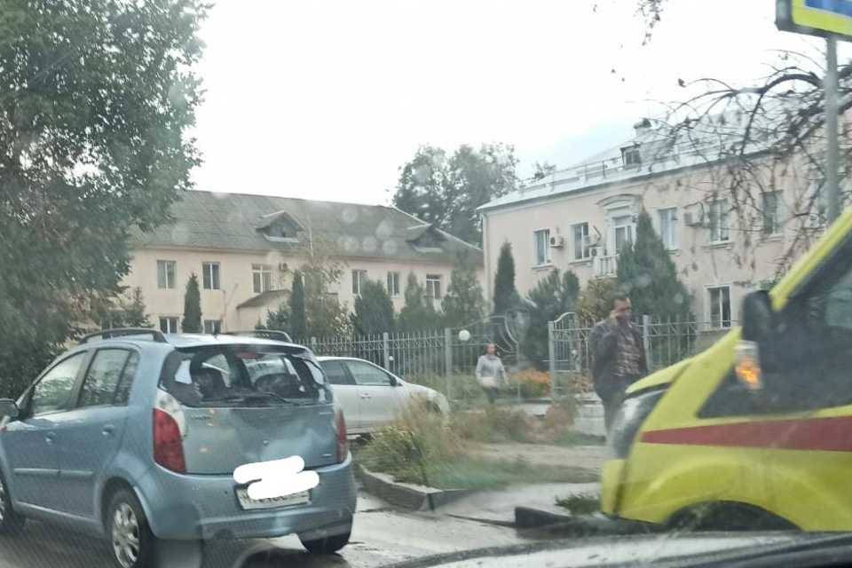 В Волгограде после ДТП ищут 61-летнего водителя скорой помощи