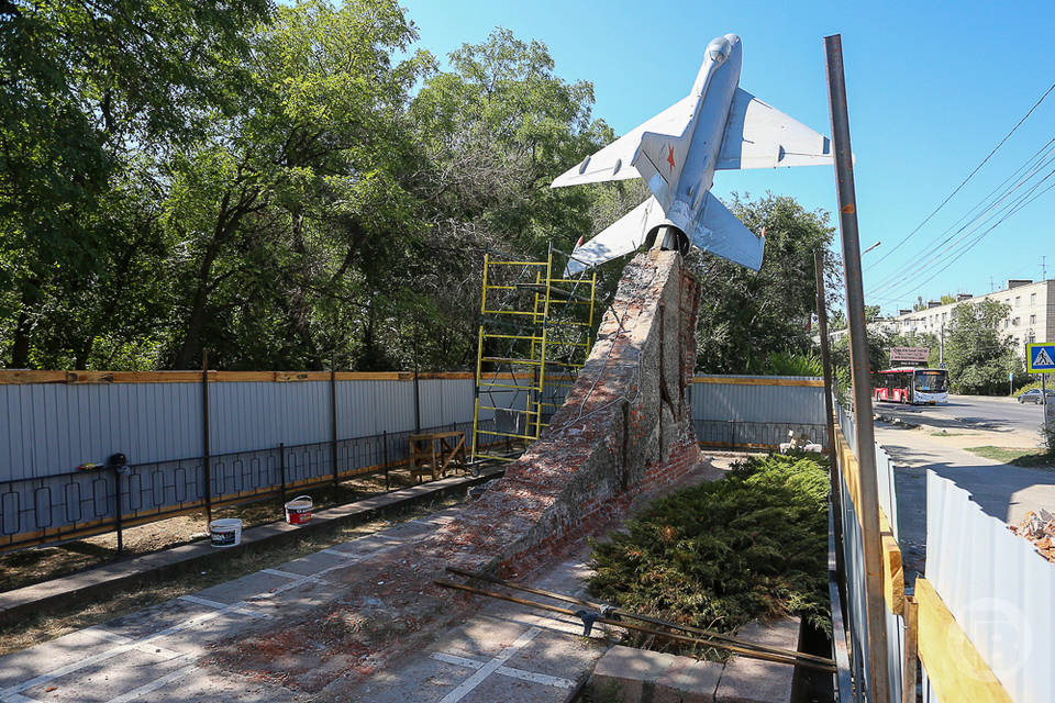 В Волгограде восстановят кладку постамента памятника «Самолет МиГ-21»