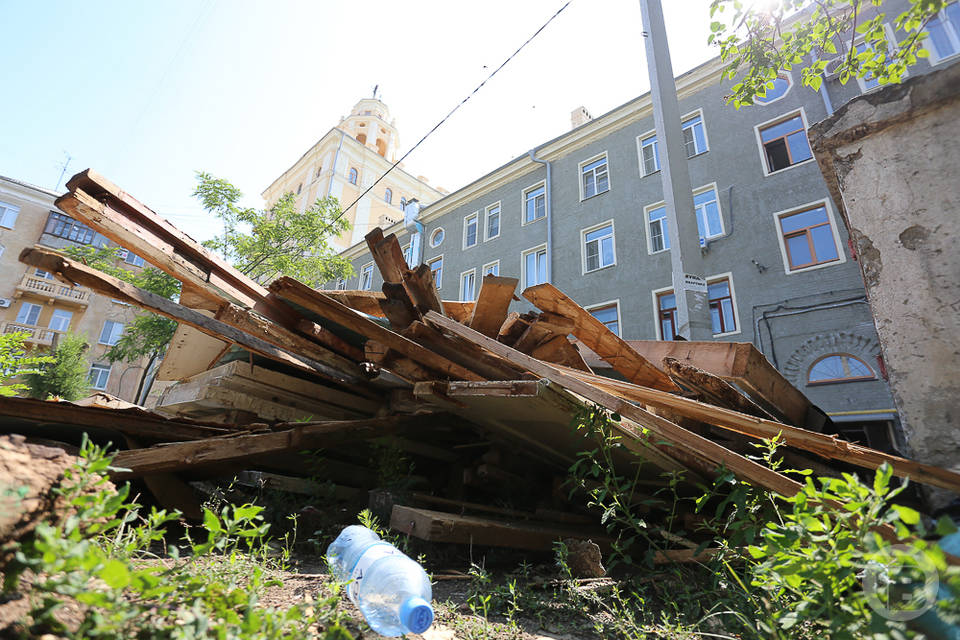 Стройфирма оставила жителей пяти домов волгоградского поселка без крыш