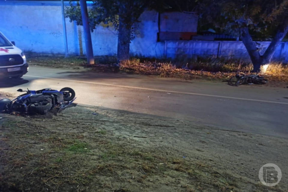 Волгоградец на скутере сбил мужчину на мопеде и скрылся