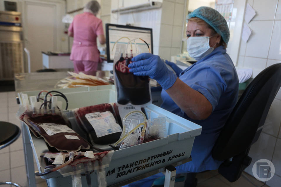 Волгоградские госпитали получили 1002 литра антиковидной плазмы