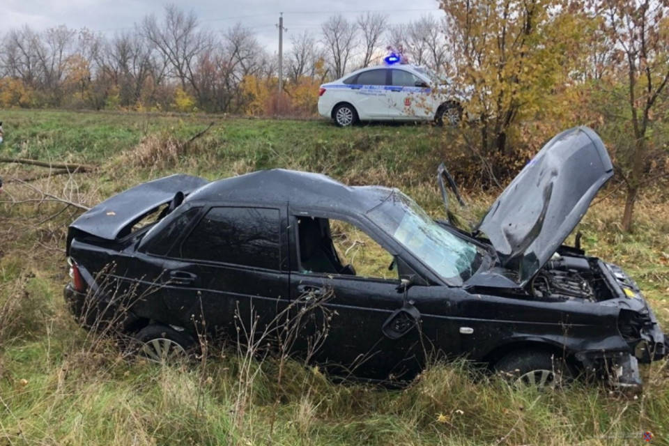 В Волгоградской области в опрокинувшейся машине погиб 33-летний мужчина