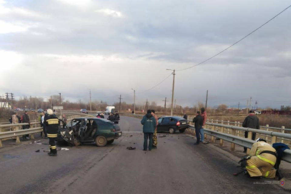 Мужчина и женщина погибли в ДТП на мосту под Волгоградом