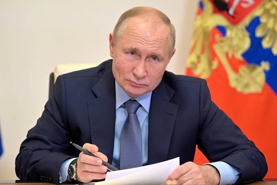 Путин объявил нерабочими дни с 30 октября по 7 ноября