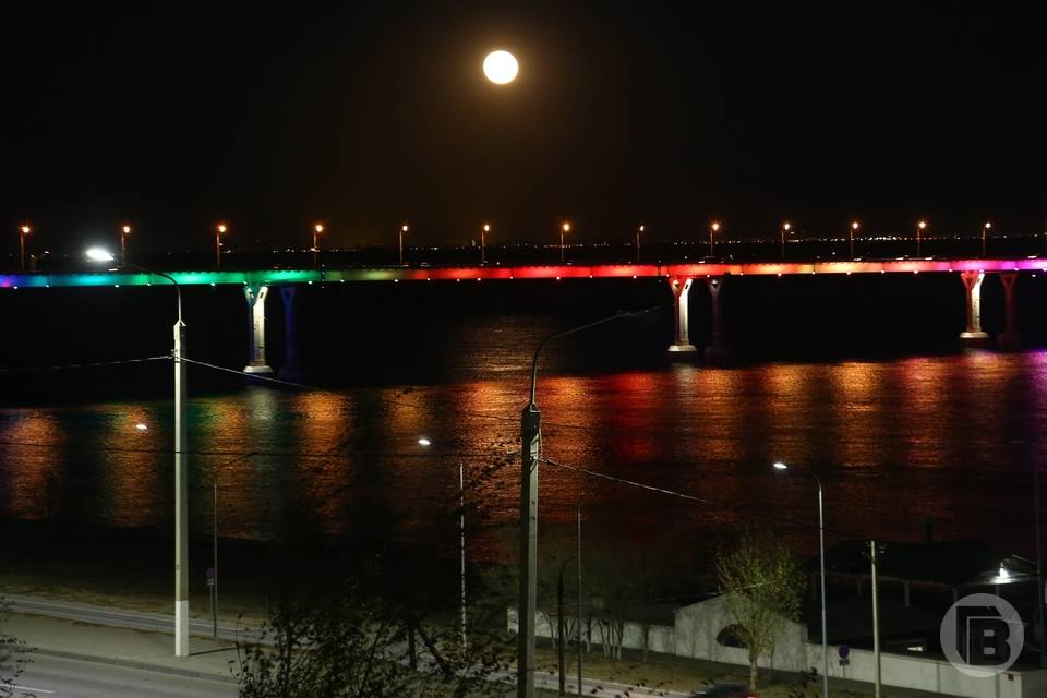 В Волгограде «танцующий» мост закрывают по ночам