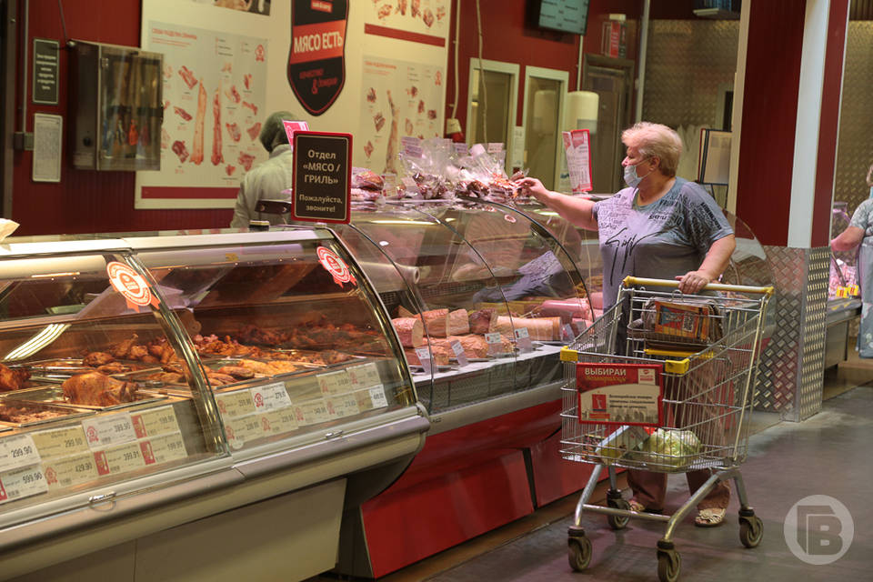 Волгоградцы закупают подешевевшие продукты: ржаной хлеб, колбасы, овощи