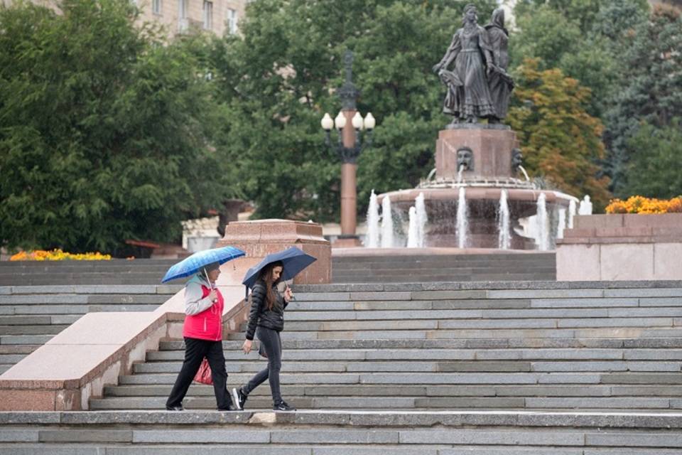 Будет ли дождь в волгограде. Волгоград дождь. Волгоград в октябре фото. Погода на 13 октября в Волгограде. Дождь в Волгограде фото.