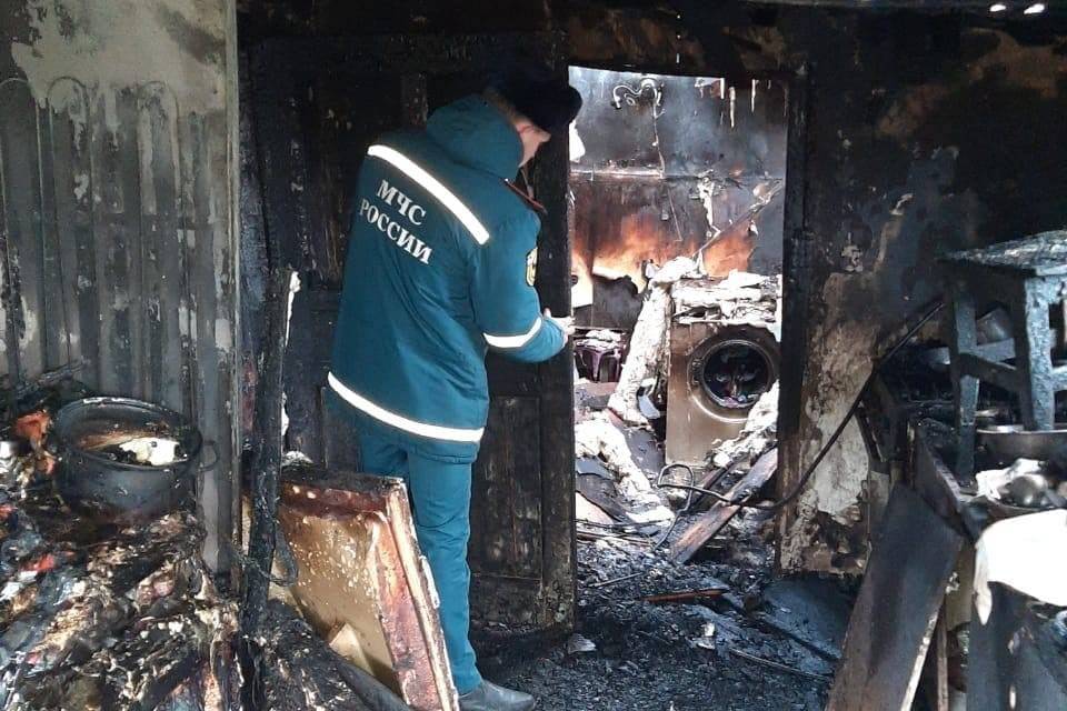 Двое детей из многодетной семьи погибли на пожаре в Волгоградской области