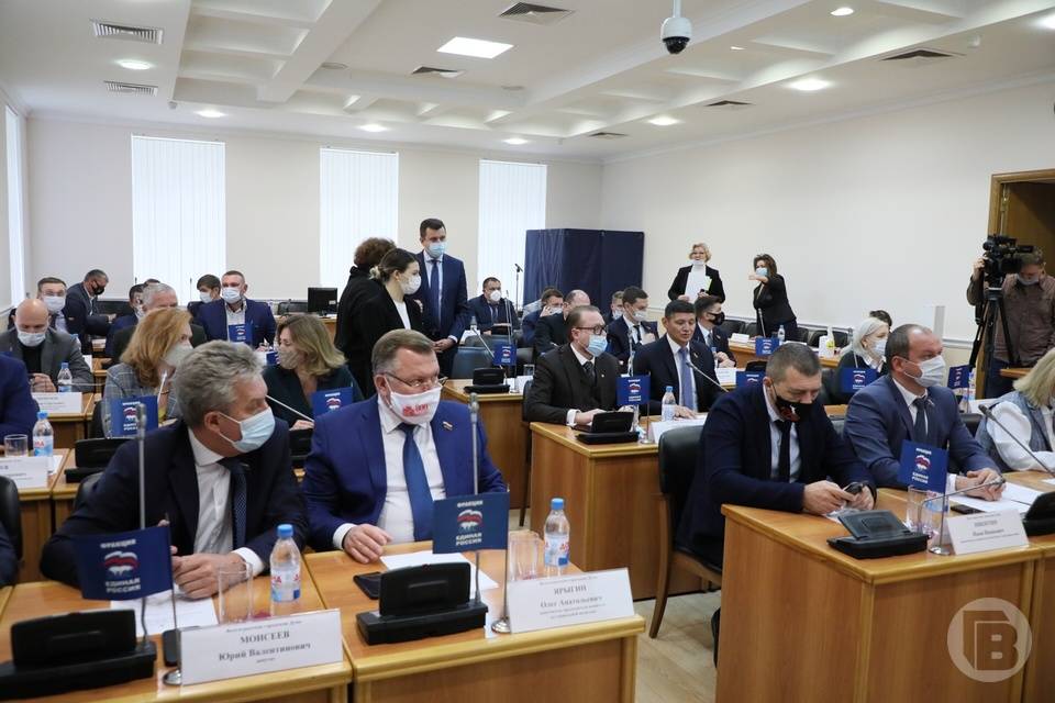 Депутаты в Волгограде приступили к голосованию за кандидатуру главы города