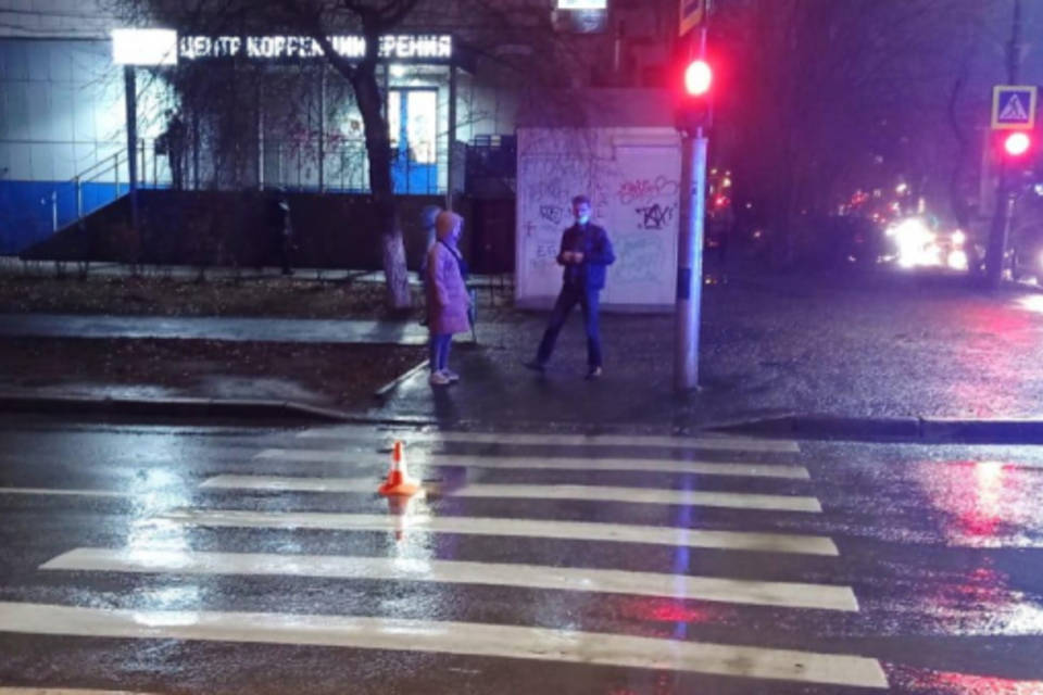 В Волгограде в двух ДТП водители сбили пешеходов на переходе и скрылись с места аварии