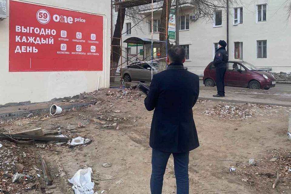 Обстоятельства падения рабочего с высоты в Волгограде выясняет прокуратура