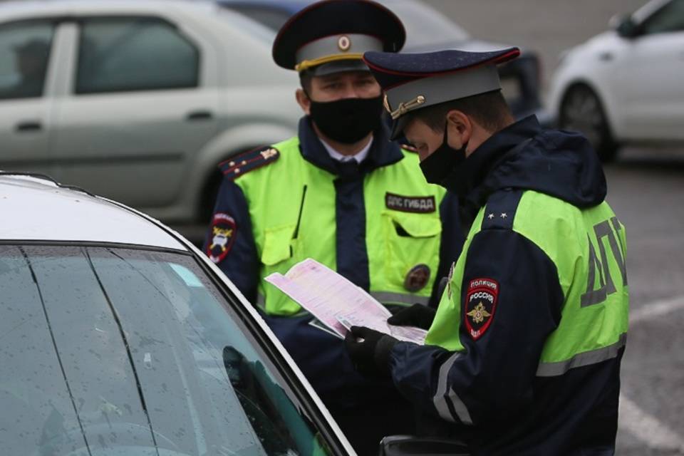 На трассе «Волгоград – Элиста» человек погиб в страшном ДТП с автовозом