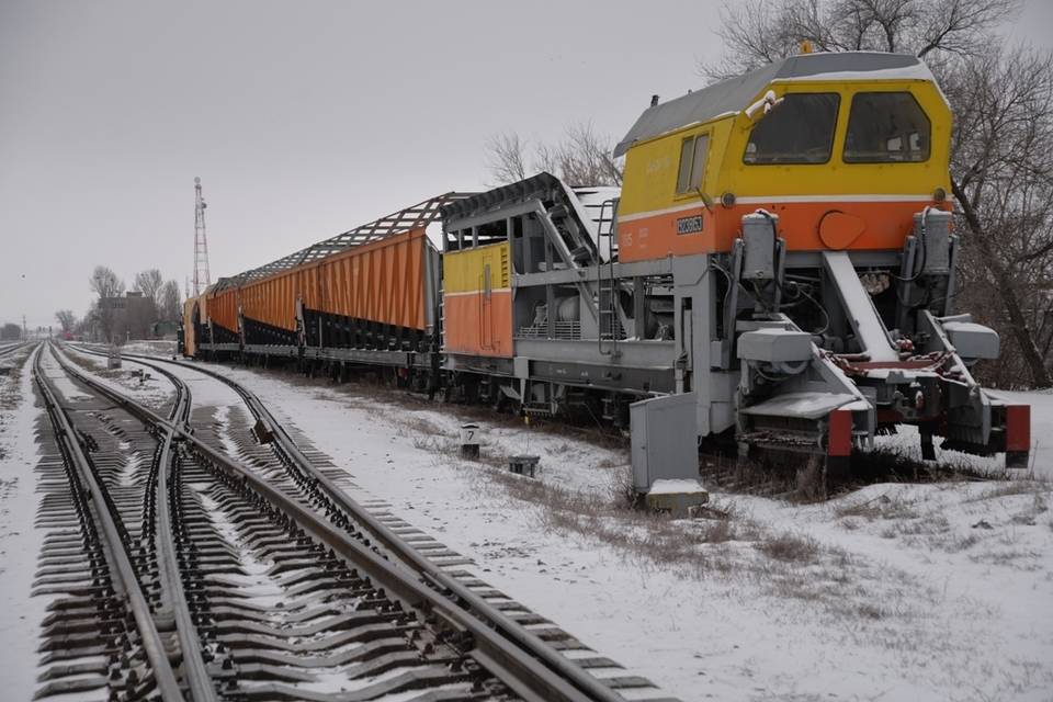 Спецтехника для борьбы со снегом и льдом на Приволжской железной дороге готова к работе