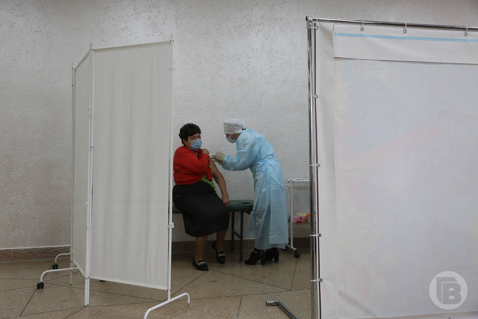Более 1,3 млн жителей Волгоградской области вакцинировались от COVID-19