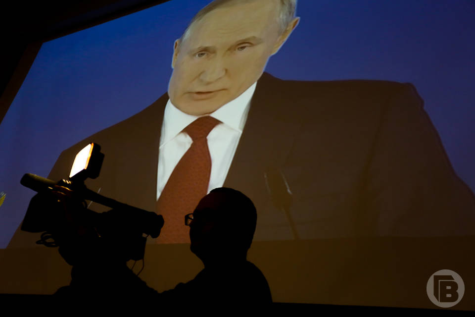 Волгоградцы следят за пресс-конференцией Владимира Путина