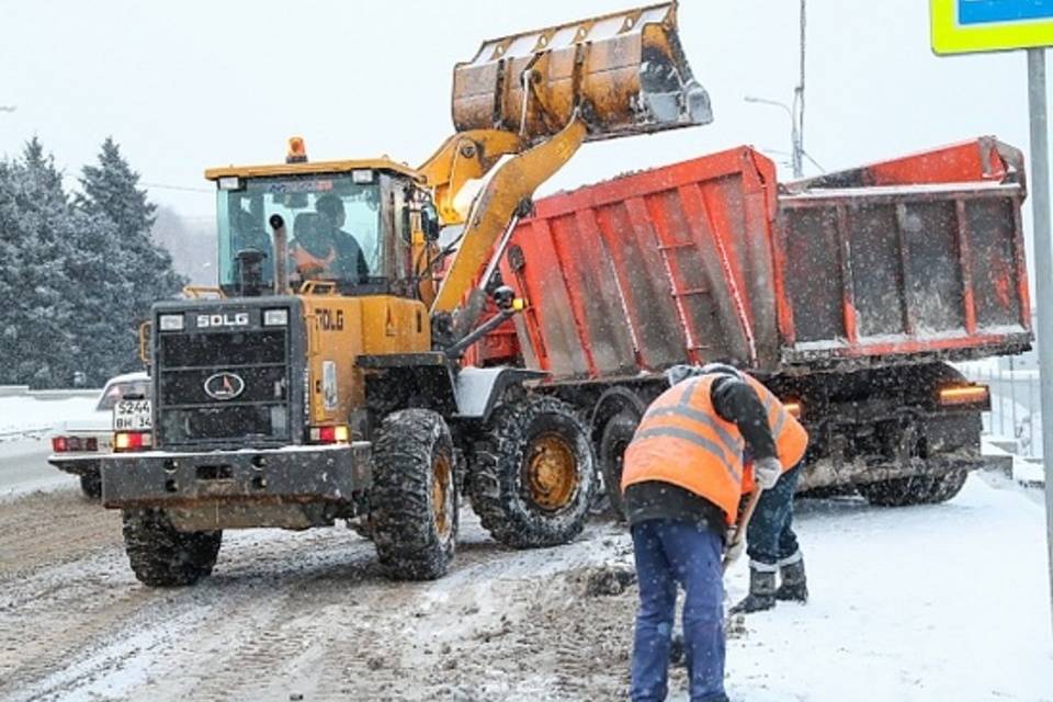 В Волгограде запретили проезд большегрузов из-за  снегопада