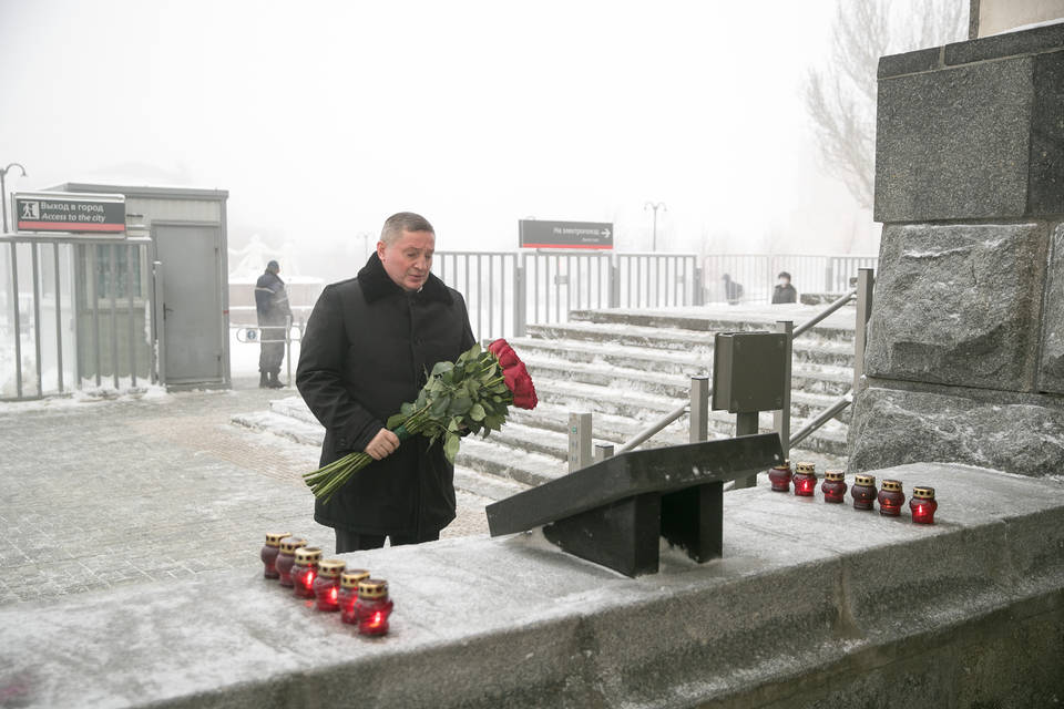 Губернатор Андрей Бочаров почтил память погибших в терактах 2013 года в Волгограде