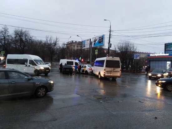 "Крови нет": в Советском районе Волгограда случилось ДТП