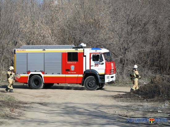 В Волгограде загорелся 2-этажный дом