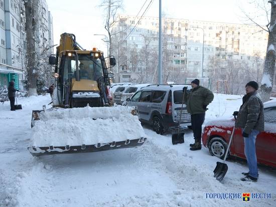 Более 1200 кубометров снега вывезено с улиц Волгограда за день