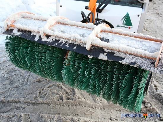 334 машин очищали трассы от снега в Волгоградском регионе