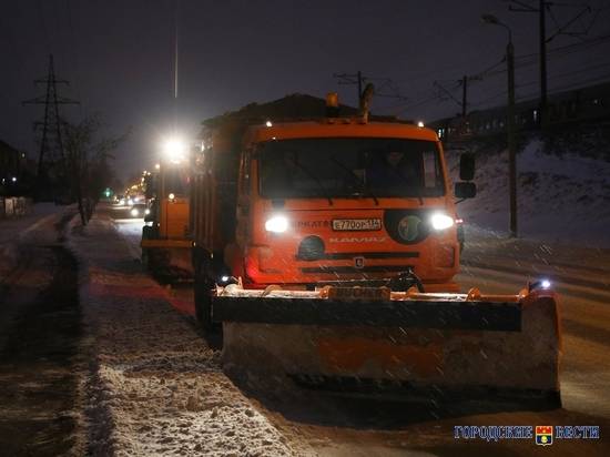 200 тонн реагентов нанесли на дороги Волгограда