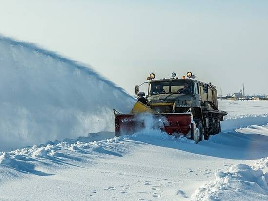 На трассах Волгоградской области устраняют последствия обильного снегопада